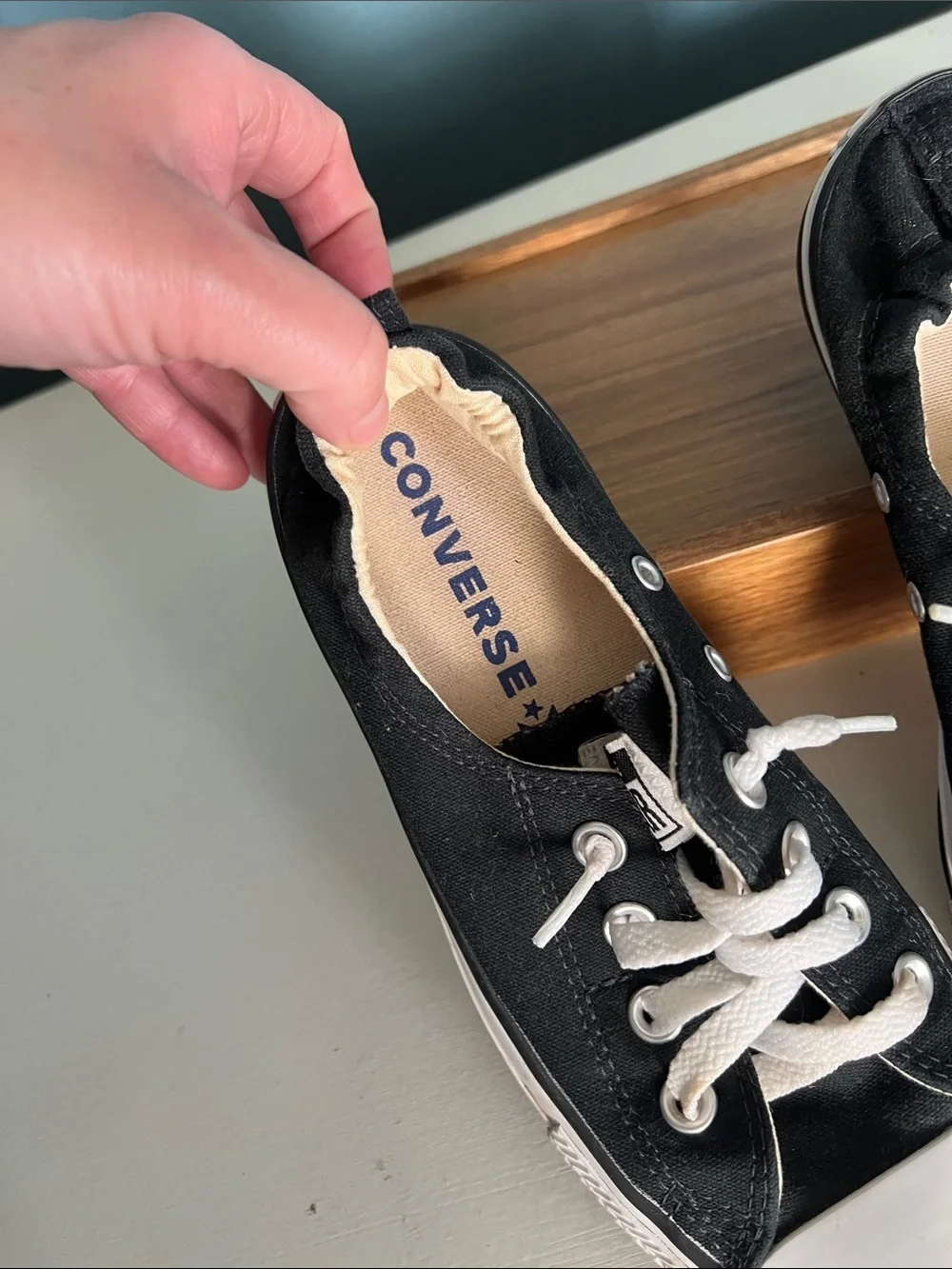 Converse woman’s size 7 shoe